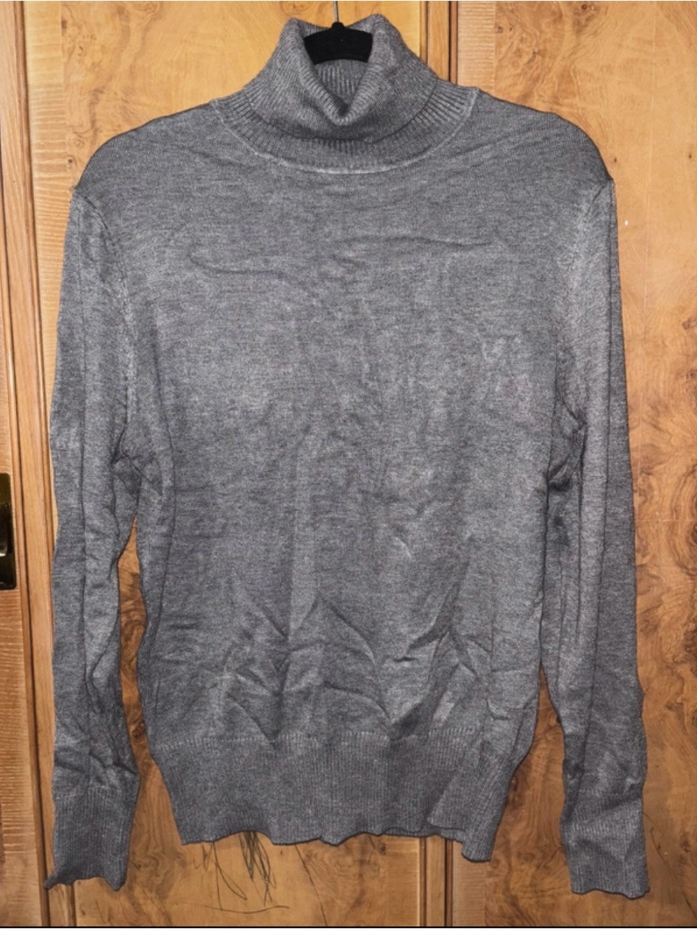 Womenโs Grey Turtleneck Sweater size Large